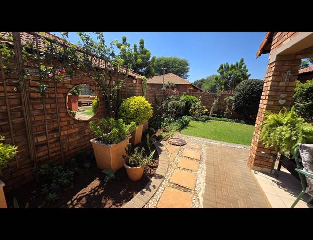 2 BEDROOM TOWNHOUSE FOR SALE IN MONTANA TUINE